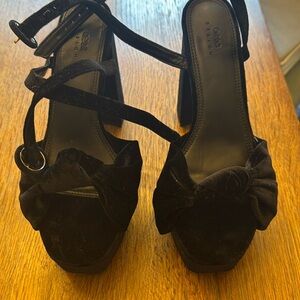 Velvet worn once platform heels